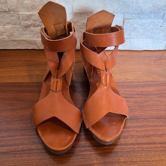 Trippen Antiope Tan Leather Wedge Sandal - like new, in box - Picture 2 of 5